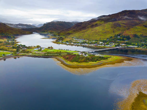 dornie village, scotland - long imagens e fotografias de stock