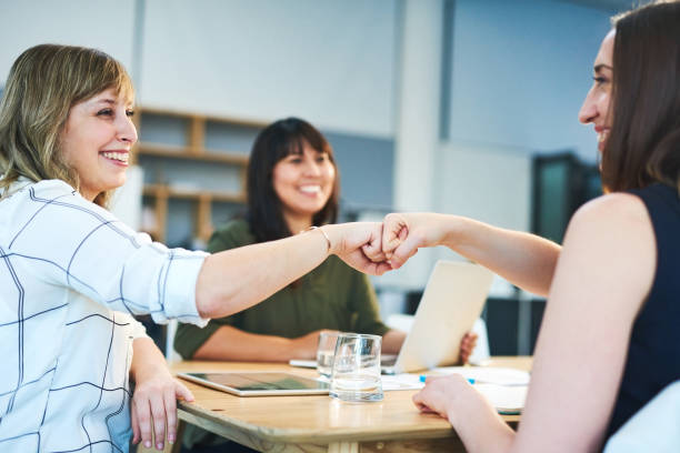 they always end the day with a win - cheering business three people teamwork imagens e fotografias de stock