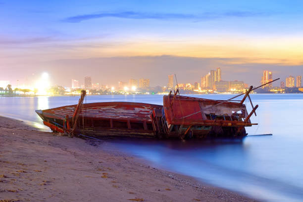 istock Ship capsized in pattaya city 1127301326