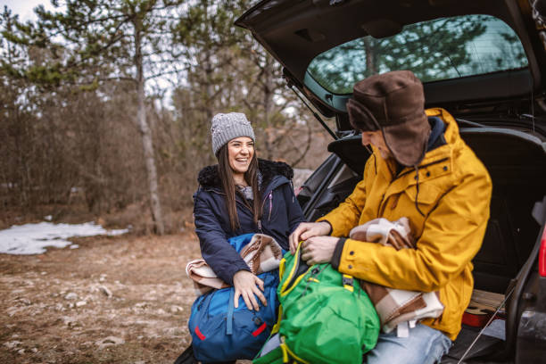 istock Hiking couple packing a car 1127304817