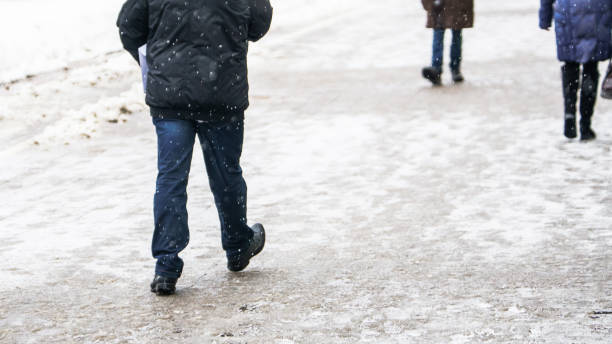 istock Winter City Slippery Sidewalk 1127310964