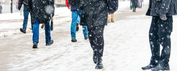 istock Winter City Slippery Sidewalk 1127311327