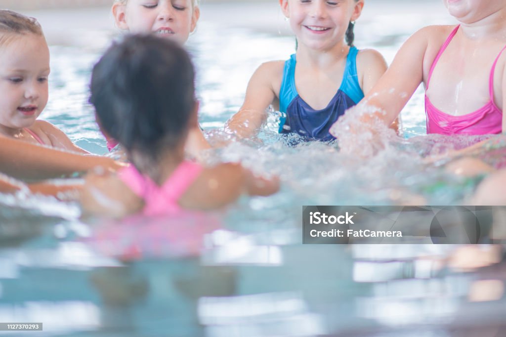 Stänk Kids - Royaltyfri Aktiv livsstil Bildbanksbilder Stänk Kids - Royaltyfri Aktiv livsstil Bildbanksbilder