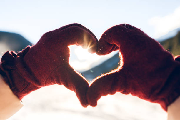 istock Showing heart to snowy mountain 1127375953