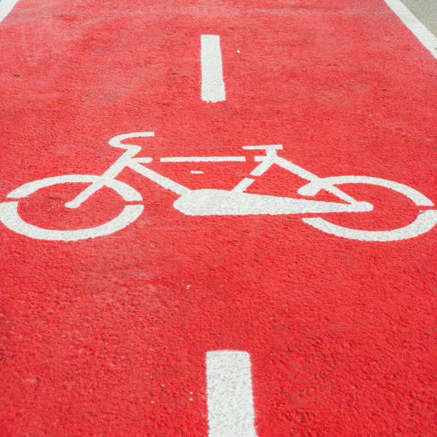 istock Red bike lane asphalt texture 1127382017