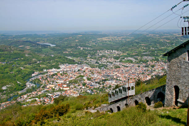 pic du jer funicular, lourdes, francia. - overhead cable car immagine foto e immagini stock