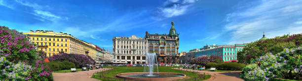 istock Lilac on Nevsky Avenue 1127389102