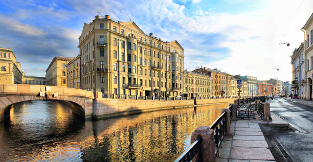 crossing of the winter canal and the moika river in st. petersburg - winter palace imagens e fotografias de stock