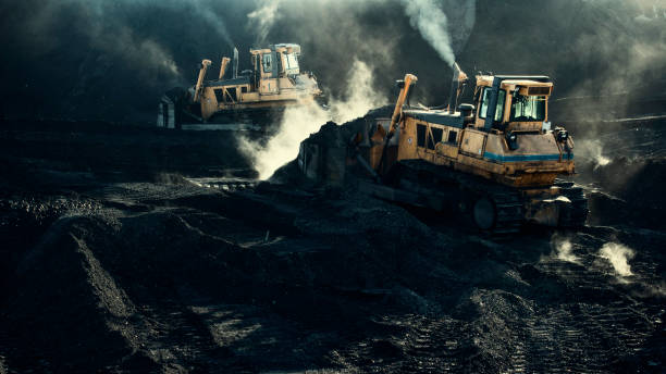 excavators are working, dirty job, industrial, smoke - harsh conditions imagens e fotografias de stock