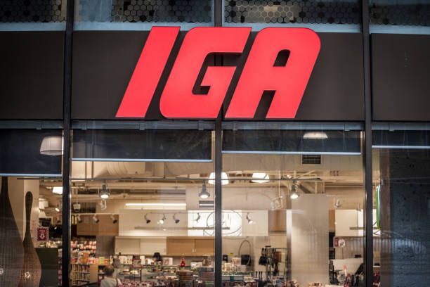 Entrance of an IGA Supermarket with its logo. Also known as Independant Grocers Alliance, it is one of main American and Canadian chains of supermarkets Logo of an IGA supermarket in Montreal, Quebec, Canada. IGA, or Independent grocers alliance, is a U.S. brand of grocery stores that operates in more than 30 countries as a franchise through stores that are owned separately from the brand mie prefecture photos stock pictures, royalty-free photos & images
