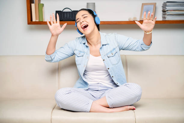 istock Woman singing song at home 1127432742