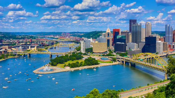 Aerial Pittsburgh Skyline Aerial Pittsburgh Skyline pennsylvania stock pictures, royalty-free photos & images