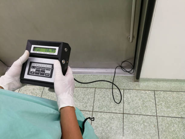 istock Inspector using Differential Pressure Meter - Room pressurization monitoring. 1127461607