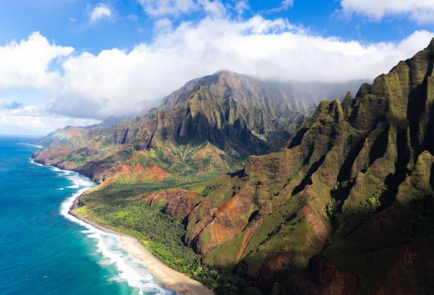 istock Na Pali coast, Kauai, Hawaii, USA 1127465644