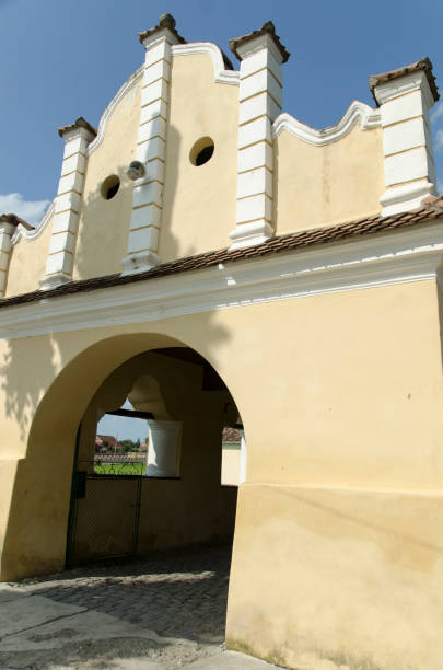 a igreja fortificada de prejmer, roménia - prejmer fortress - fotografias e filmes do acervo