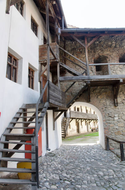 a igreja fortificada de prejmer, roménia - prejmer fortress - fotografias e filmes do acervo