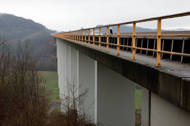 the motorway bridge near eisenach - konstruktion imagens e fotografias de stock