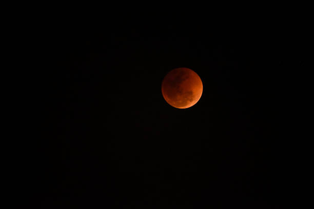 mondfinsternis, kothrud, pune, maharashtra, indien - lunar eclipse stock-fotos und bilder