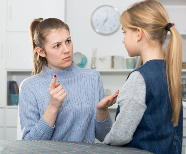 istock Mother warns little daughter 1127503981