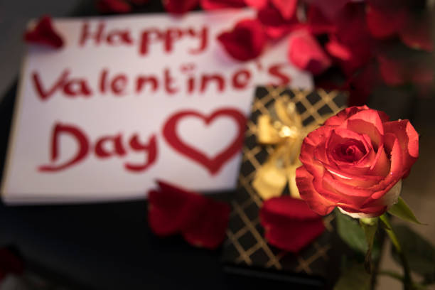 Happy Valentine`s Day written in red lipstick around red rose petals and a rose Happy Valentine`s Day written in red lipstick around red rose petals and a rose Inscription Happy Valentine`s Day on a white sheet рождество stock pictures, royalty-free photos & images