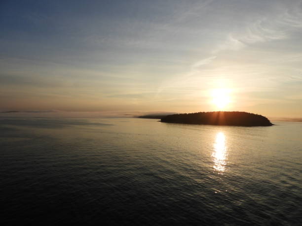 sunrise in bar harbour, maine, usa - wolk imagens e fotografias de stock