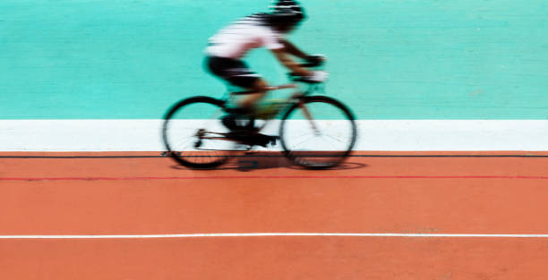 kolarstwo rowerowe na stadionie - track cycling zdjęcia i obrazy z banku zdjęć