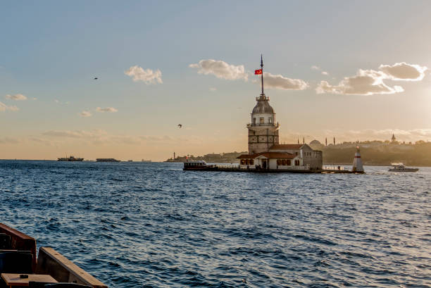 istock Mainden's Tower in Istanbul in the Sunset 1127550424