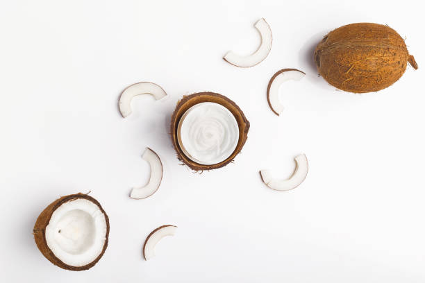 produits cosmétiques de noix de coco, vue de dessus - cocotier photos et images de collection