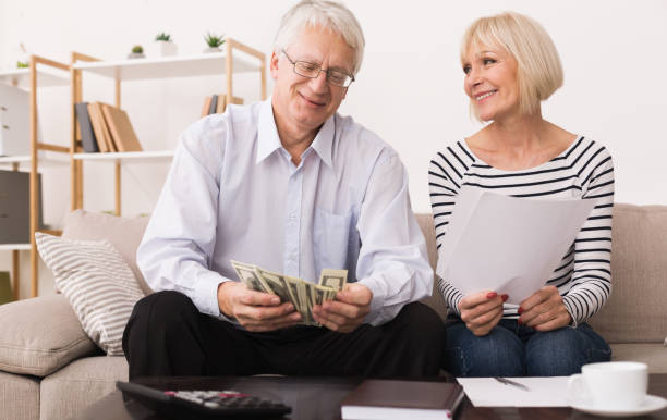 istock Senior couple calculating budget with papers and calculator 1127572904