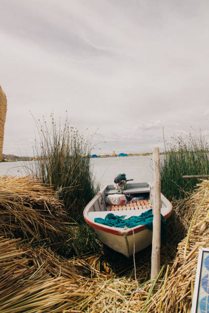 wyspa uros, jezioro titicaca - barraco zdjęcia i obrazy z banku zdjęć