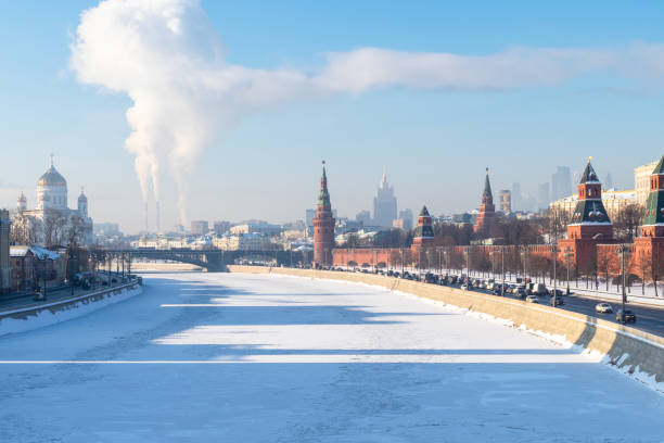 istock frozen Moskva river near Kremlin in winter day 1127590069