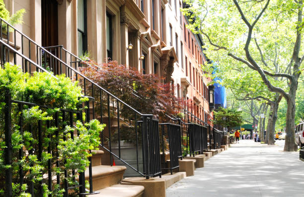 brownstones, brooklyn, new york. - brooklyn row house townhouse house foto e immagini stock