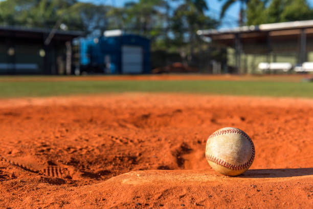 treino de beisebol - baseball dugout baseball diamond practicing - fotografias e filmes do acervo