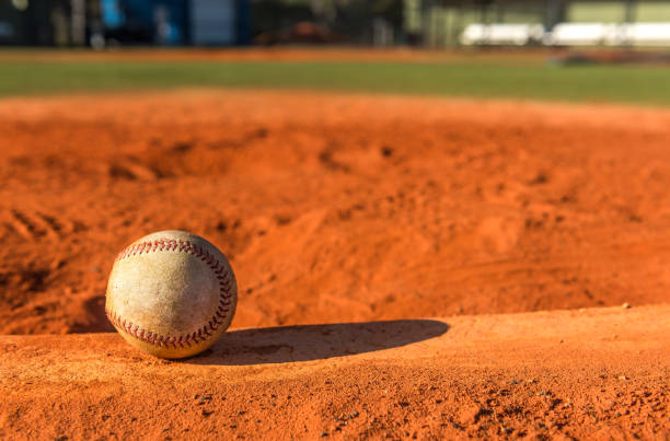 treino de beisebol - baseball dugout baseball diamond practicing - fotografias e filmes do acervo