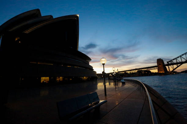 sydney opera house con nuvole drammatiche al crepuscolo - sydney opera house sydney australia opera house bridge foto e immagini stock