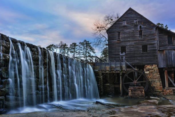 istock Old house stand beside a waterfall 1127661429