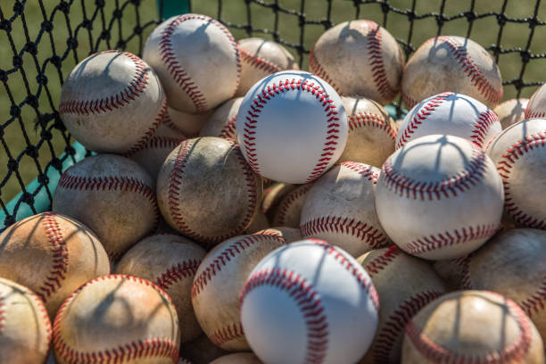 treino de beisebol - baseball dugout baseball diamond practicing - fotografias e filmes do acervo