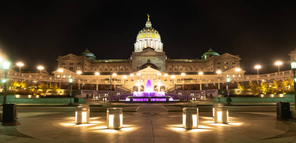 capitol building state house purple fountain harrisburg pennsylvania - rotunda fountain imagens e fotografias de stock