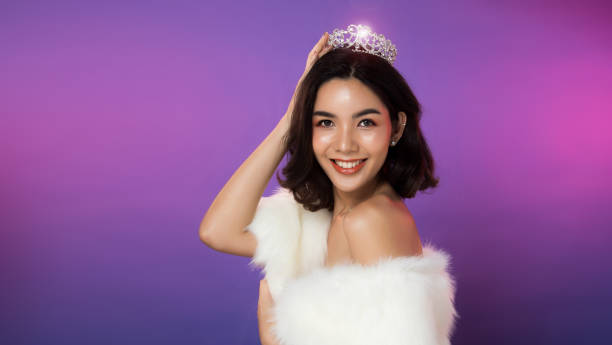 miss pageant beauty contest silver diamond crown - asian ethnicity fashion model beautiful luxury imagens e fotografias de stock