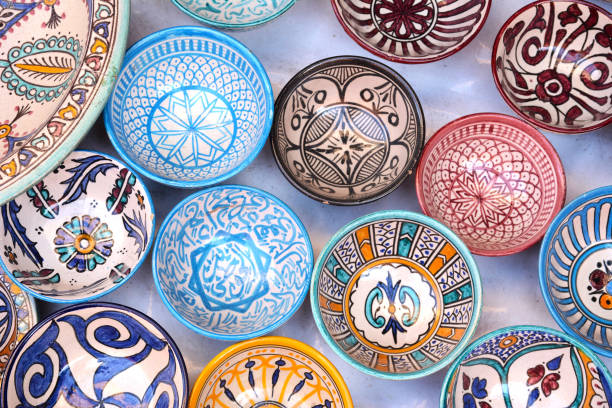 Traditional ceramic pottery in Morocco Many colorful bowl for souvenir 陶器 stock pictures, royalty-free photos & images