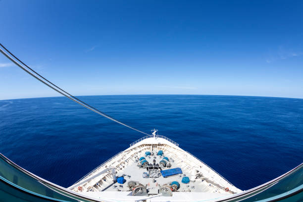 cruising - yacht luxury front view ships bow imagens e fotografias de stock