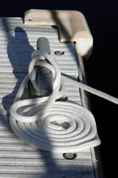 corda - moored nautical equipment circle rope - fotografias e filmes do acervo
