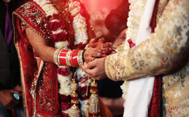 cerimônia de casamento de hindi - indian subcontinent culture - fotografias e filmes do acervo