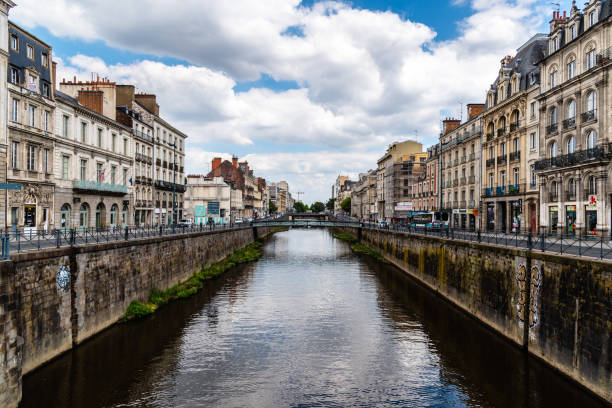 Scenic view of River Vilaine in Rennes Rennes, France - July 23, 2018: Scenic view of River Vilaine in Rennes ille et vilaine stock pictures, royalty-free photos & images