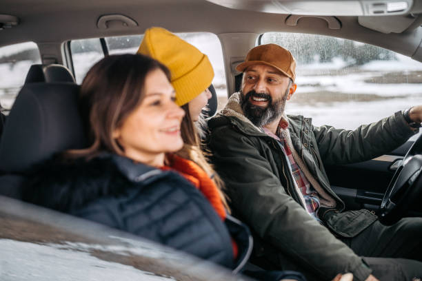 istock Family on a winter road trip 1127747424