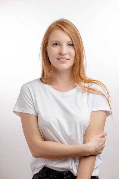 istock nice girl holding her elbow 1127755006