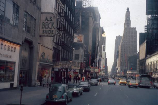 scena uliczna na broadwayu w pobliżu times square, nowy jork - street urban scene skyscraper cityscape zdjęcia i obrazy z banku zdjęć