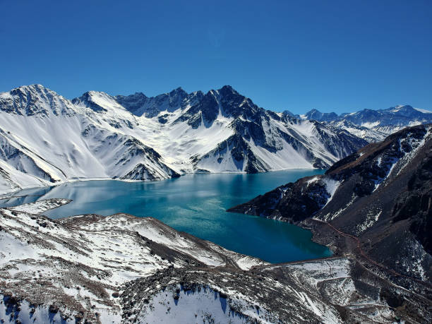 lago el yeso - volcano lake mountain mountain range foto e immagini stock