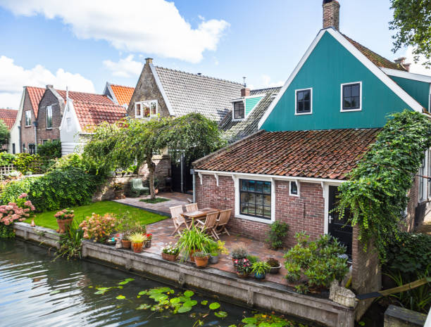 Casas de Amsterdã em canais - foto de acervo