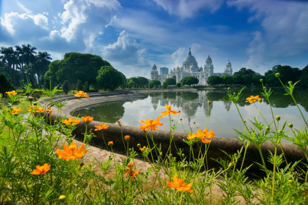istock Flowers and Victoria Memorial 1127792954